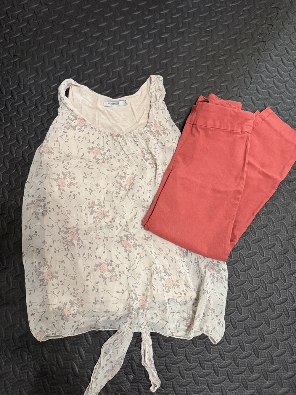 Coral Cropped Pants with Floral Tie-Back Top